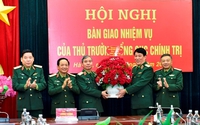 Bàn giao nhiệm vụ của Thủ trưởng Tổng cục Chính trị cho Trung tướng Nguyễn Văn Gấu và Trung tướng Lê Quang Minh