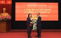 Thứ trưởng Bộ GDĐT nghỉ hưu, bổ nhiệm lại Chánh Văn phòng, Phó Cục trưởng