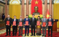 Chủ tịch nước Lương Cường trao quyết định phong hàm và bổ nhiệm Đại sứ Việt Nam