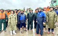 NINH BÌNH: HUY ĐỘNG TOÀN LỰC 'CỨU' ĐÊ BIỂN HẢI THỊNH, KHẮC PHỤC HẬU QUẢ BÃO SỐ 10