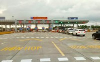 Lùi xe tại trạm thu phí trên cao tốc để xử lý sự cố có bị phạt nguội?