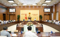 Xem xét thông qua Nghị quyết mới về bảng lương, phụ cấp, tiêu chuẩn bổ nhiệm, điều kiện nâng ngạch...