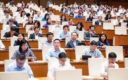 Đề nghị nghiên cứu cơ chế tuyển dụng người hoạt động không chuyên trách; xem xét điều chỉnh chính sách tiền lương đối với cán bộ cấp xã