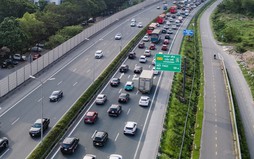 Khẩn trương đặt biển báo trên cao tốc có xử phạt vi phạm khoảng cách an toàn; nghiên cứu sửa đổi Thông tư số 38/2024/TT-BGTVT