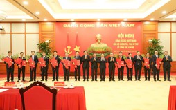 CÔNG BỐ CÁC QUYẾT ĐỊNH CỦA BỘ CHÍNH TRỊ, BAN BÍ THƯ VỀ CÔNG TÁC CÁN BỘ