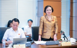 Dứt điểm xóa bỏ biên chế suốt đời; giữ ngạch công chức trong vị trí việc làm để cải cách tiền lương
