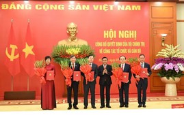 Công bố quyết định của Bộ Chính trị về công tác tổ chức, cán bộ của 5 cơ quan