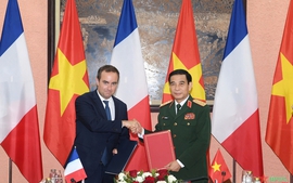 Ký Ý định thư về tăng cường hợp tác quốc phòng Việt Nam-Pháp
