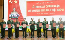 Bộ trưởng Quốc phòng nâng ngạch chức danh cho 650 sĩ quan