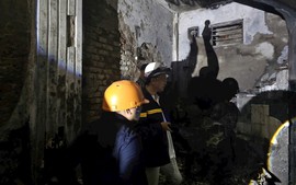 Tập trung khắc phục hậu quả, khẩn trương điều tra nguyên nhân vụ cháy khiến 5 người tử vong