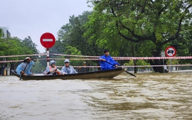 Chuyên gia lý giải nguyên nhân đợt mưa đặc biệt lớn tại miền Trung