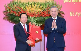 Bộ Chính trị điều động, bổ nhiệm đồng chí Trịnh Văn Quyết và đồng chí Lê Minh Trí giữ chức vụ mới