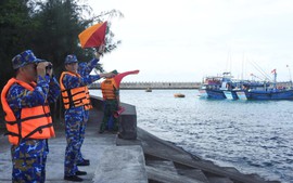 TRƯỜNG SA khẩn trương ứng phó BÃO SỐ 13: Cứu dân là mệnh lệnh của trái tim