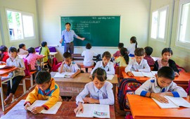 Đề xuất chế độ phụ cấp, mức tiền lương 1 tiết dạy, chính sách hỗ trợ, thu hút, trọng dụng nhà giáo