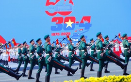 TOÀN CẢNH LỄ DIỄU BINH, DIỄU HÀNH KỶ NIỆM 50 NĂM NGÀY GIẢI PHÓNG MIỀN NAM, THỐNG NHẤT ĐẤT NƯỚC: HÀO HÙNG ĐI GIỮA LÒNG NHÂN DÂN