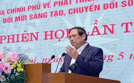 Thủ tướng: Khẩn trương xây dựng các nghị định về KHCN; tổng rà soát tài khoản ngân hàng, sim điện thoại