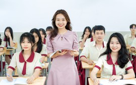 Đề xuất cung cấp miễn phí sách giáo khoa cho học sinh; nâng phụ cấp ưu đãi đặc thù với giáo viên
