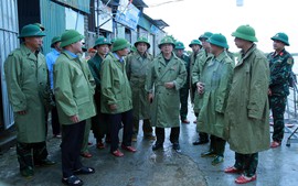 Phó Thủ tướng Trần Hồng Hà chủ trì cuộc họp Ban Chỉ đạo tiền phương; kiểm tra công tác ứng phó bão, mưa lũ tại Nghệ An, Hà Tĩnh