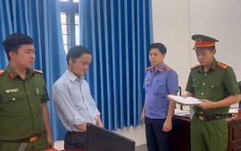 Khởi tố, bắt tạm giam công chức xã; giám đốc, phó giám đốc doanh nghiệp bất động sản