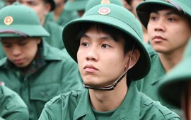 Đủ 18 tuổi, đang học lớp 10 tại cơ sở GDNN-GDTX công lập có được tạm hoãn gọi nhập ngũ?