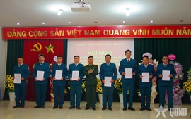 Trao 150 quyết định gọi sĩ quan dự bị vào phục vụ tại ngũ và tuyển dụng quân nhân chuyên nghiệp