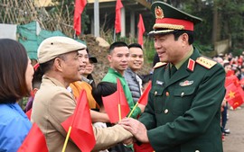 XUÂN BÍNH NGỌ: 'THẦN TỐC' thông xe CẦU PHAO ĐOAN HÙNG bắc qua sông Lô - Công trình mang ý nghĩa đặc biệt