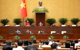 Quốc hội tiến hành quyết nghị thành lập thành phố Đồng Nai; sửa đổi 4 luật thuế...