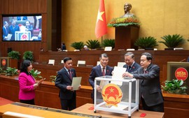 QUỐC HỘI PHÊ CHUẨN BỔ NHIỆM CÁC PHÓ THỦ TƯỚNG, BỘ TRƯỞNG, THÀNH VIÊN CHÍNH PHỦ...