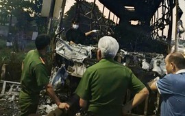 Cháy xe khách: 7 người chết, 5 người bị thương
