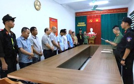 Khởi tố, bắt tạm giam 2 Phó Chủ tịch xã cùng 10 bị can