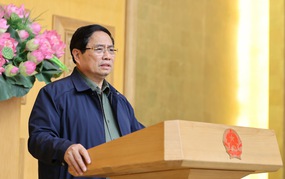 Thủ tướng: Kiên quyết di dời, sơ tán người dân khỏi khu vực nguy hiểm; khẩn trương tiếp tế cho khu vực bị ngập sâu, chia cắt