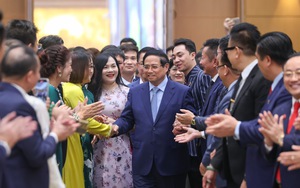 TỔNG THUẬT: THỦ TƯỚNG GẶP MẶT ĐẠI DIỆN DOANH NGHIỆP NHÂN NGÀY DOANH NHÂN VIỆT NAM