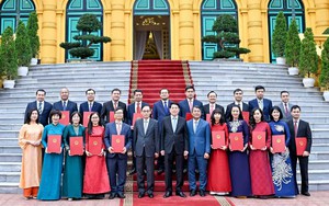 Chủ tịch nước Lương Cường trao quyết định bổ nhiệm 16 Đại sứ