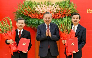 Tổng Bí thư Tô Lâm trao các quyết định của Bộ Chính trị về công tác cán bộ