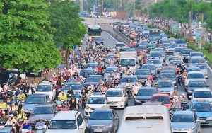 Thủ tướng: Tăng cường bảo đảm trật tự, an toàn giao thông; không để ùn tắc kéo dài tại cửa ngõ Hà Nội, TPHCM