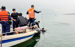 CỨU HỘ VỤ TAI NẠN GIAO THÔNG ĐƯỜNG THỦY NGHIÊM TRỌNG, 6 NGƯỜI MẤT TÍCH: ĐẶC CÔNG NGƯỜI NHÁI TÌM THẤY NẠN NHÂN ĐẦU TIÊN