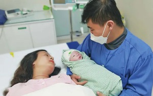 Thưởng tiền cho người sinh đủ hai con
