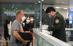 Đề xuất sửa quy định tiếp nhận thông tin tạm trú của người nước ngoài tại Việt Nam