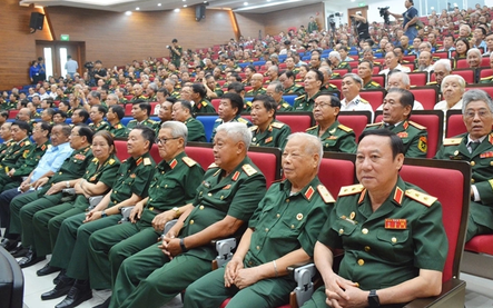 Đề xuất đổi cách tính tiền lương tháng để tính trợ cấp với sĩ quan nghỉ hưu trước hạn tuổi