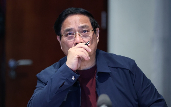 CẤP BÁCH ỨNG PHÓ, KHẮC PHỤC HẬU QUẢ MƯA LŨ, TẬP TRUNG CAO NHẤT CHO CON NGƯỜI