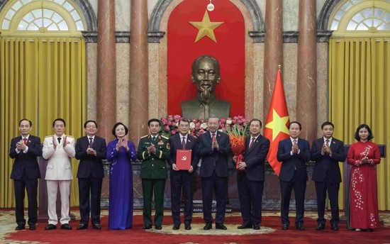 CÔNG BỐ QUYẾT ĐỊNH CHỈ ĐỊNH, BỔ NHIỆM NHÂN SỰ ĐẢNG ỦY CHÍNH PHỦ, THÀNH VIÊN CHÍNH PHỦ