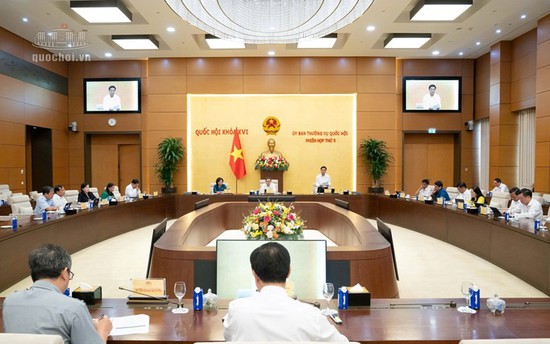 Xem xét thông qua Nghị quyết mới về bảng lương, phụ cấp, tiêu chuẩn bổ nhiệm, điều kiện nâng ngạch...