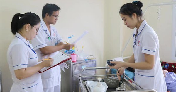 Phải chuyển đổi chứng chỉ hành nghề y sang giấy phép hành nghề