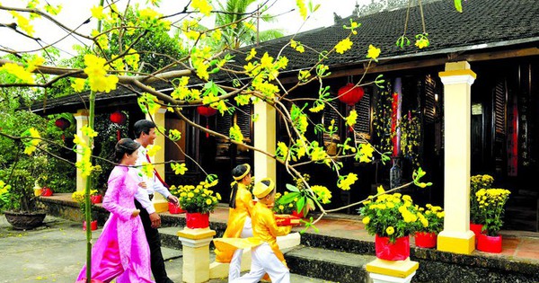 Thủ tướng: Bảo đảm người lao động được chi trả đầy đủ tiền lương, tiền thưởng dịp Tết
