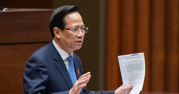 Dù công hay tư, tiền lương cũng phải đủ sống!