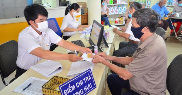 Từ 14/8: Người dân nhận lương hưu, trợ cấp BHXH theo mức mới