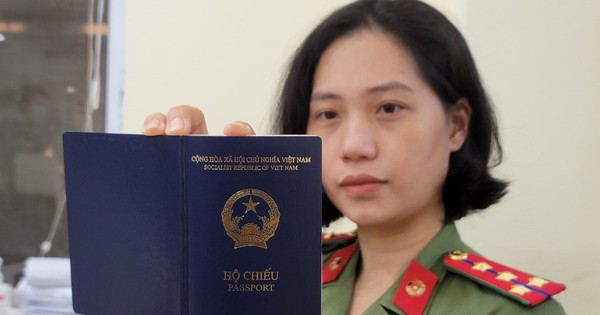 Từ 15/8, thêm mẫu hộ chiếu mới