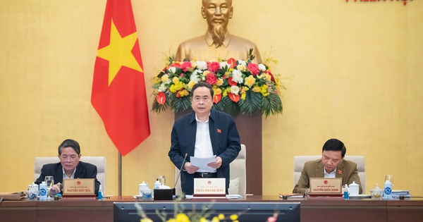 Khẩn trương rà soát, đề xuất sửa đổi, bổ sung các văn bản pháp luật có liên quan để thực hiện nghiêm túc, kịp thời chủ trương sắp xếp bộ máy