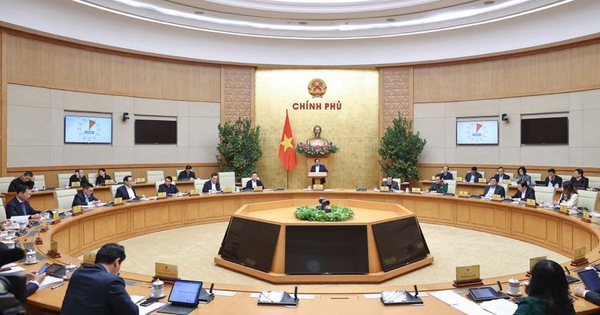 Khẩn trương thực hiện việc sắp xếp đơn vị hành chính cấp xã, cấp huyện; triển khai chế độ tiền lương mới