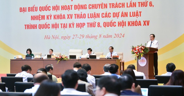 Hội nghị Đại biểu Quốc hội chuyên trách: Thảo luận dự án Luật Nhà giáo và 8 dự án luật quan trọng đối với doanh nghiệp